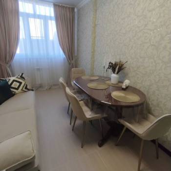 Продается 1-комнатная квартира, 42 м²