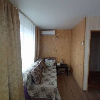 Продается 1-комнатная квартира, 42 м²