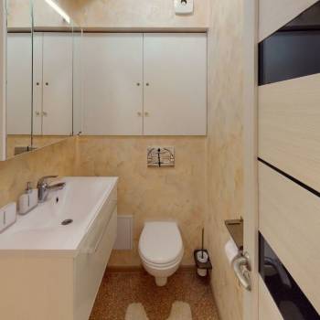 Продается 2-х комнатная квартира, 97,8 м²