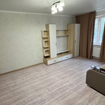Сдается 1-комнатная квартира, 39 м²