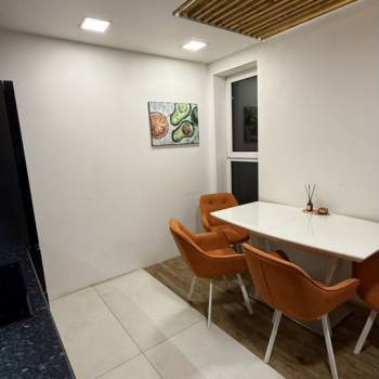 Продается Многокомнатная квартира, 80 м²