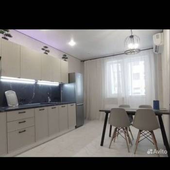 Сдается 2-х комнатная квартира, 72 м²