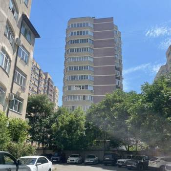 Сдается 1-комнатная квартира, 67 м²