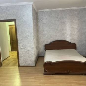 Сдается 1-комнатная квартира, 67 м²