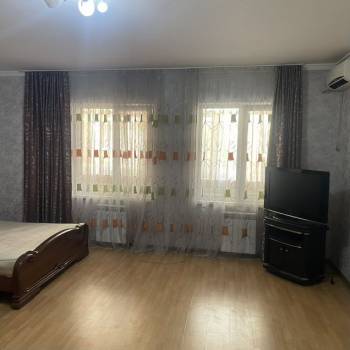 Сдается 1-комнатная квартира, 67 м²