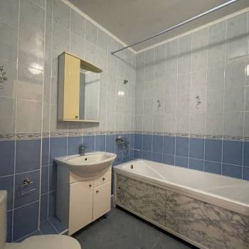 Продается 1-комнатная квартира, 53 м²
