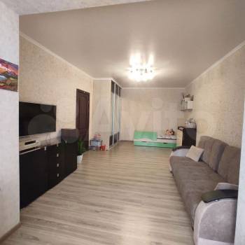 Продается 1-комнатная квартира, 52,3 м²