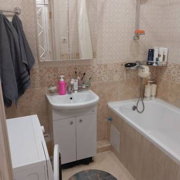 Продается 1-комнатная квартира, 42 м²