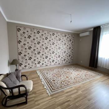 Продается Дом, 180 м²