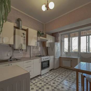Продается 1-комнатная квартира, 42 м²