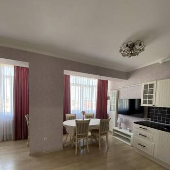 Продается 1-комнатная квартира, 80,7 м²