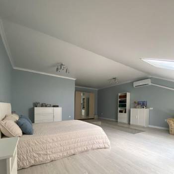 Продается 1-комнатная квартира, 80,7 м²