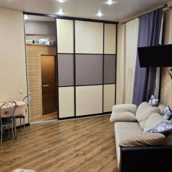 Продается 1-комнатная квартира, 42 м²