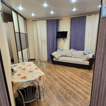 Продается 1-комнатная квартира, 42 м²