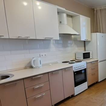 Продается 1-комнатная квартира, 42 м²