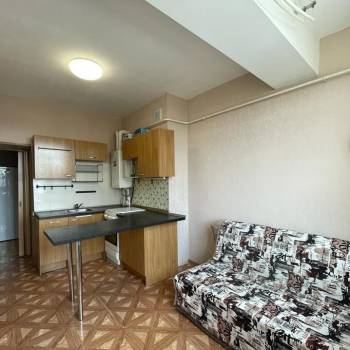 Продается 1-комнатная квартира, 42 м²