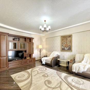 Сдается 2-х комнатная квартира, 100 м²