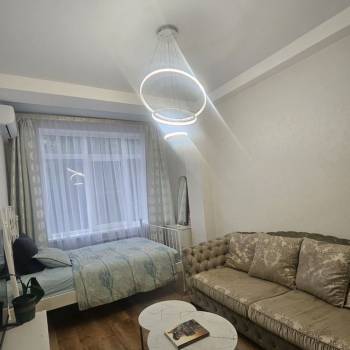 Продается 1-комнатная квартира, 42 м²