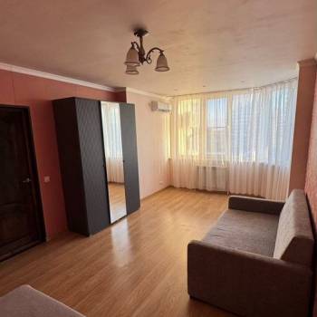 Продается 1-комнатная квартира, 52 м²
