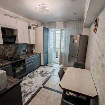 Продается 1-комнатная квартира, 54 м²