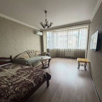 Сдается 1-комнатная квартира, 49 м²