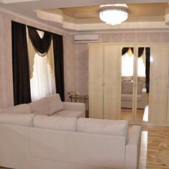 Сдается 1-комнатная квартира, 56 м²
