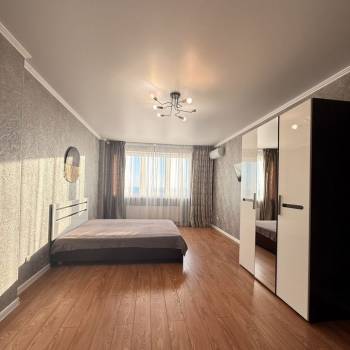 Сдается 1-комнатная квартира, 56 м²