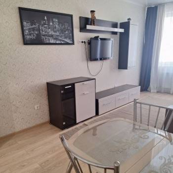 Сдается 1-комнатная квартира, 42 м²