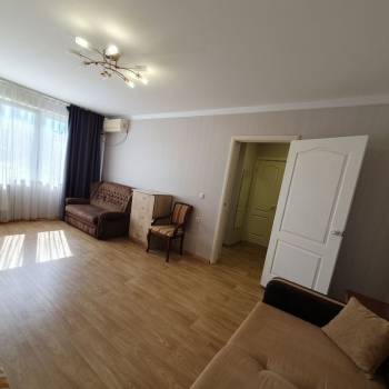 Сдается 1-комнатная квартира, 42 м²