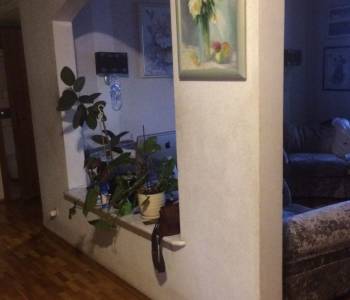 Продается Многокомнатная квартира, 100 м²