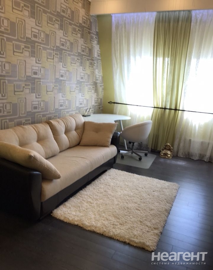 Продается Многокомнатная квартира, 120 м²