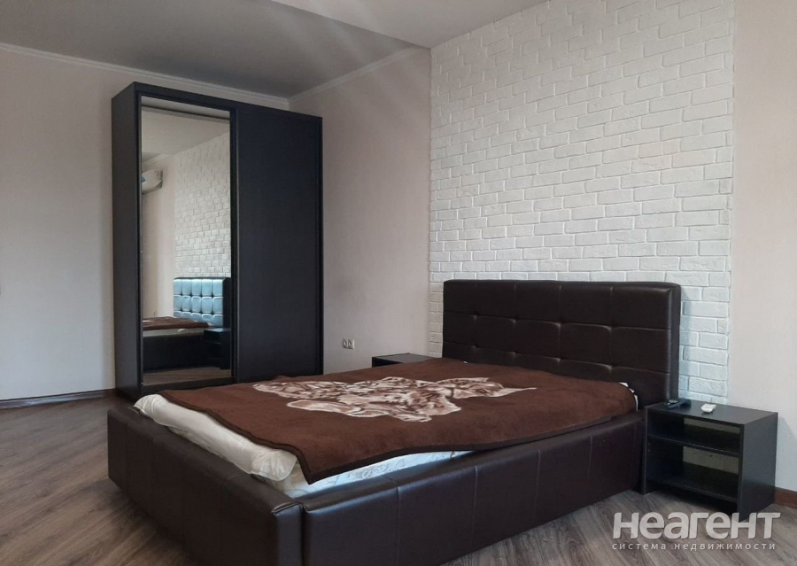 Сдается 1-комнатная квартира, 55 м²