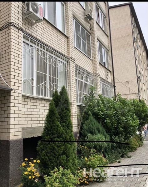 Продается 1-комнатная квартира, 63 м²