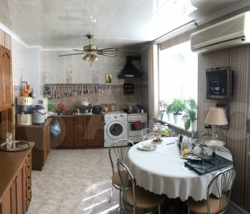 Продается 3-х комнатная квартира, 140 м²