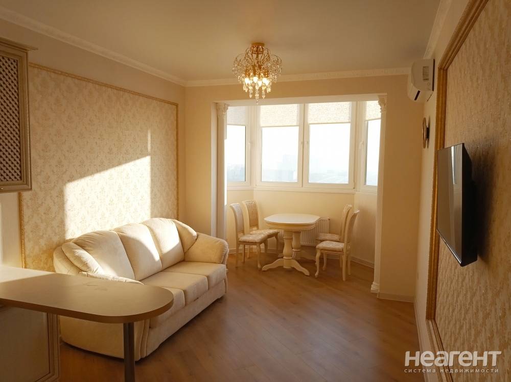 Сдается 1-комнатная квартира, 57 м²