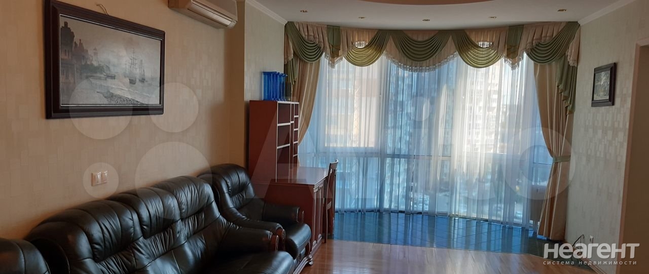 Сдается Многокомнатная квартира, 105 м²