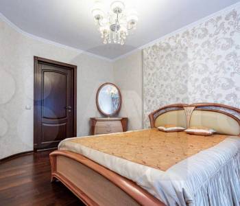 Продается Многокомнатная квартира, 106 м²