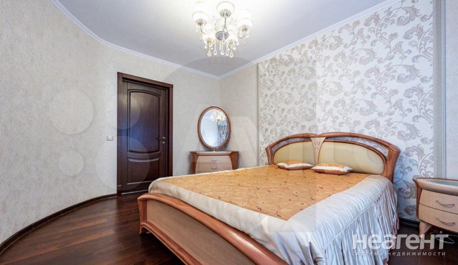 Продается Многокомнатная квартира, 106 м²