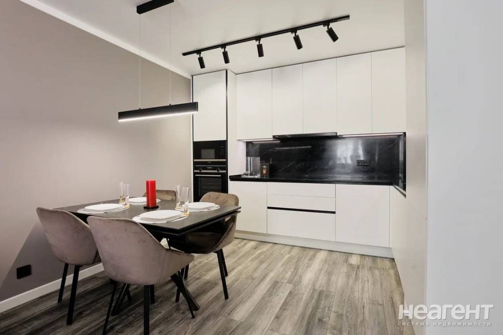 Продается 2-х комнатная квартира, 82 м²