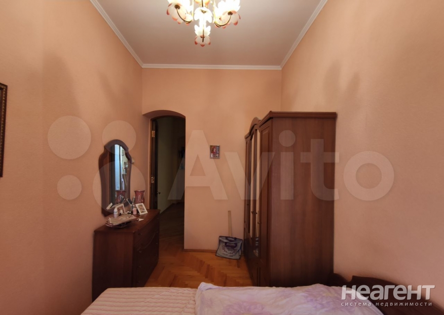 Продается Многокомнатная квартира, 81 м²