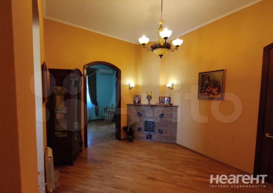 Продается Многокомнатная квартира, 81 м²