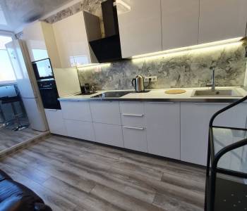 Продается 1-комнатная квартира, 42 м²