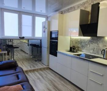 Продается 1-комнатная квартира, 42 м²