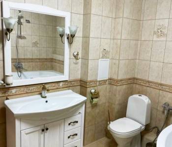 Продается Многокомнатная квартира, 130 м²