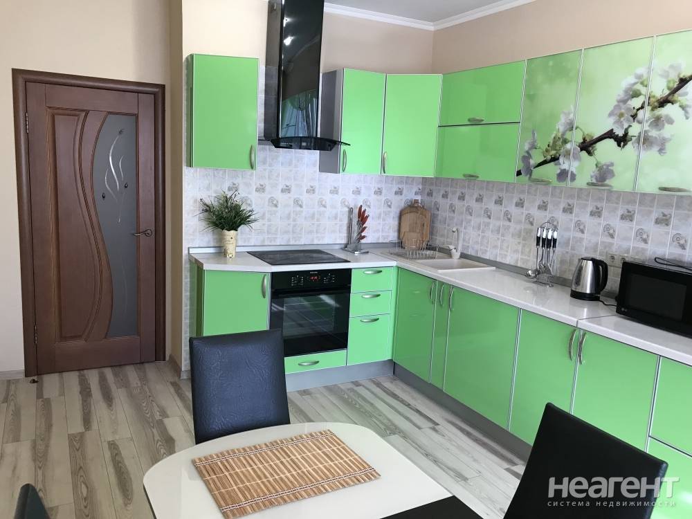 Продается 1-комнатная квартира, 53,6 м²