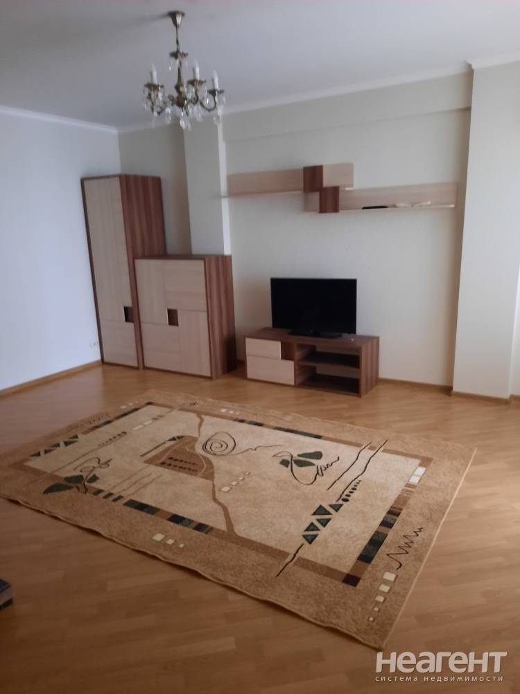 Сдается 2-х комнатная квартира, 65 м²