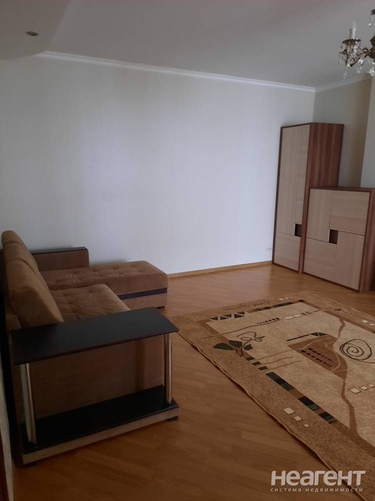 Сдается 2-х комнатная квартира, 65 м²