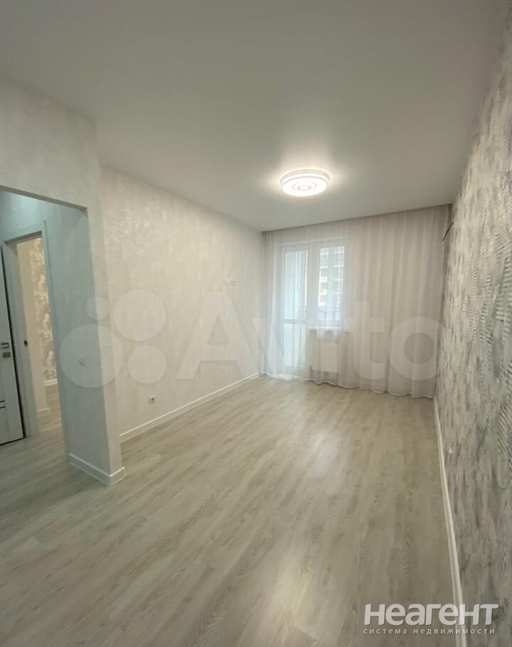 Продается 1-комнатная квартира, 37 м²