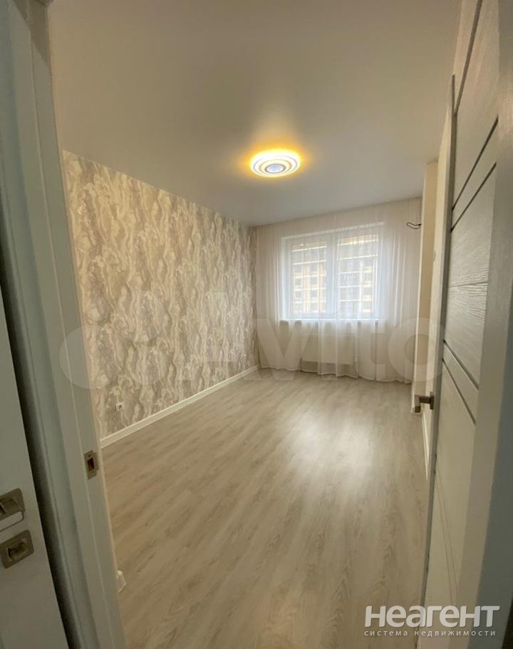 Продается 1-комнатная квартира, 37 м²