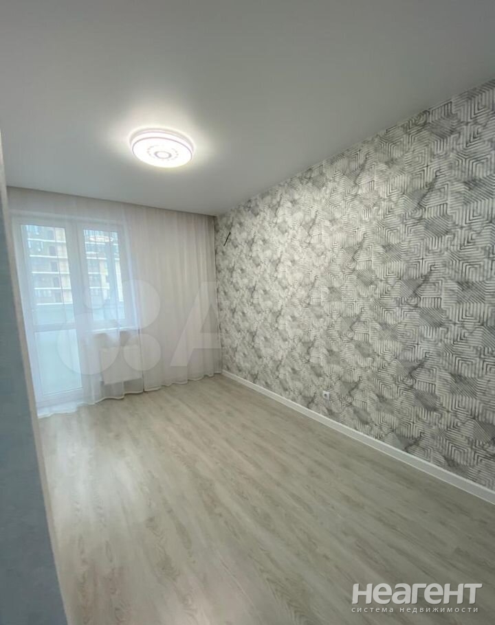 Продается 1-комнатная квартира, 37 м²